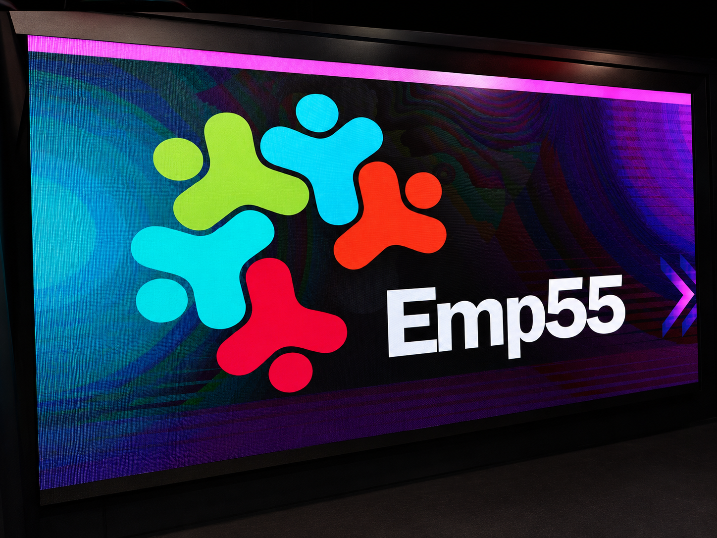 Telão com a marca Empreenda 55 exibida durante o evento